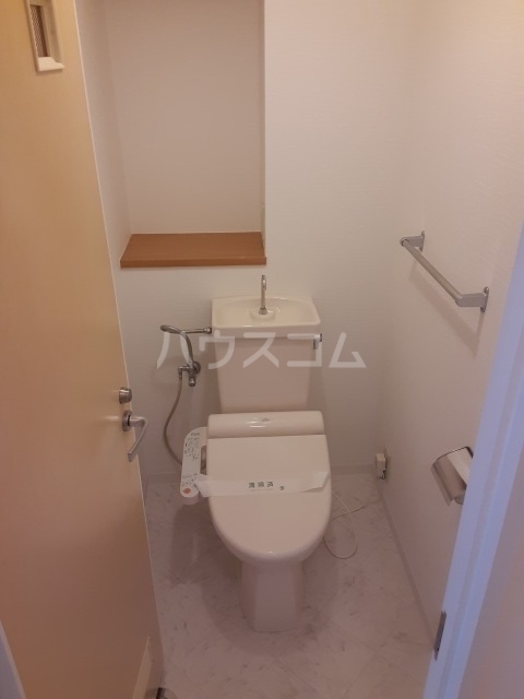 ����4