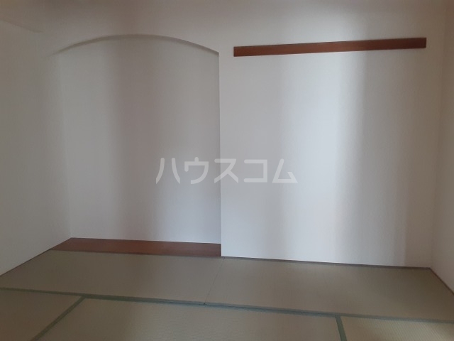 ����8