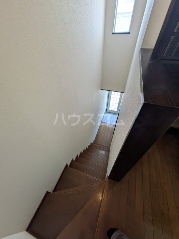 ����15