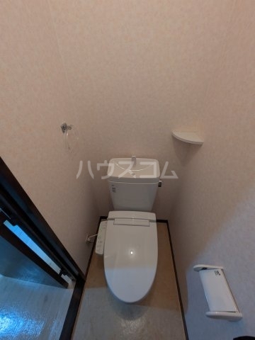 ����4