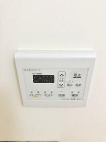 ����12