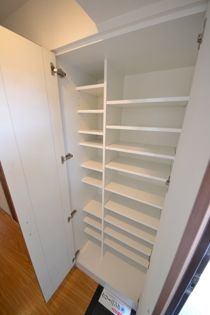 ����12