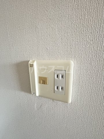 ����18