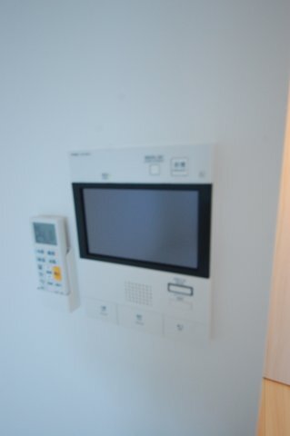 ����12