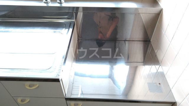 ����23