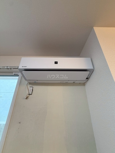 ����12