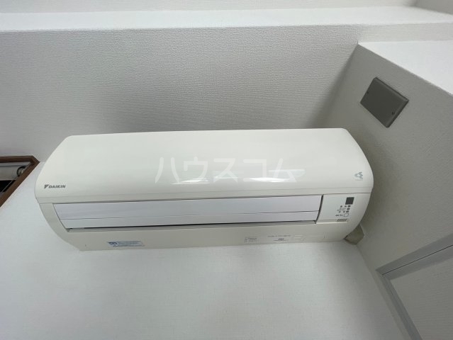 ����23