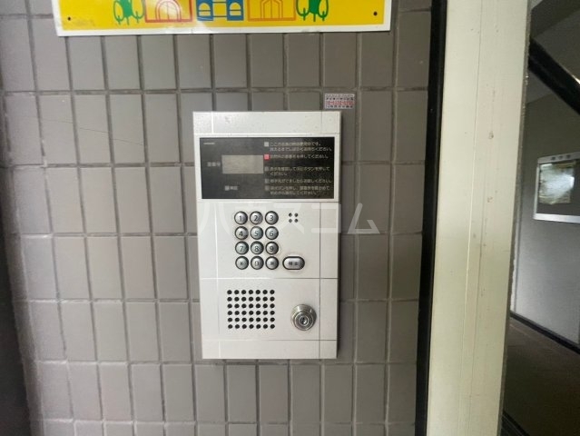 ����25