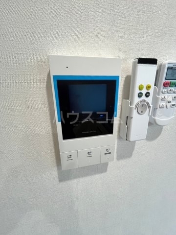 ����12