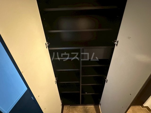 ����16