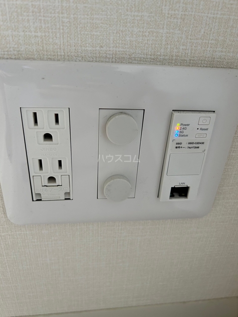 ����17