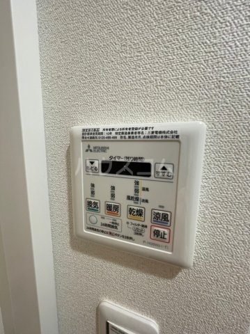 ����12