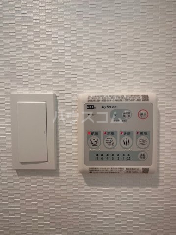 ����12