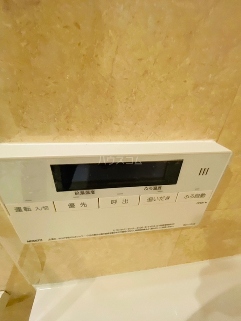 ����15