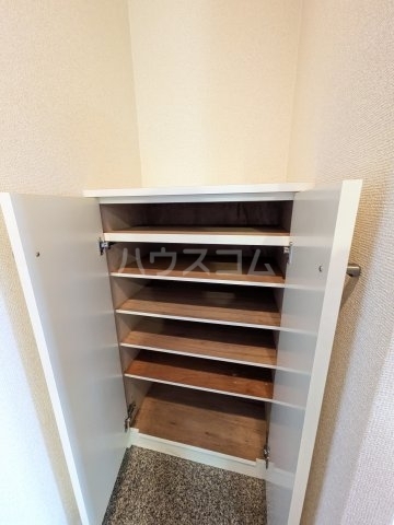 ����12