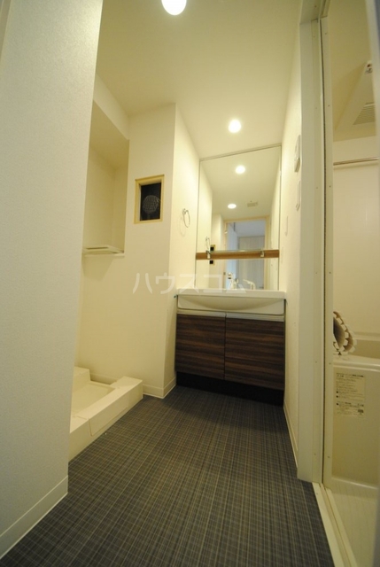 ����17