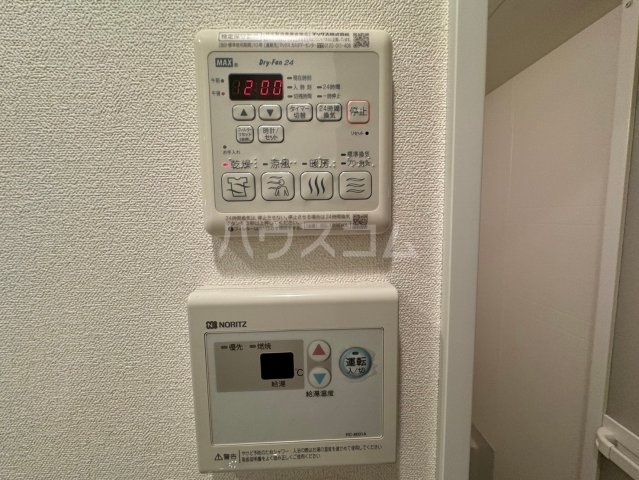 ����18