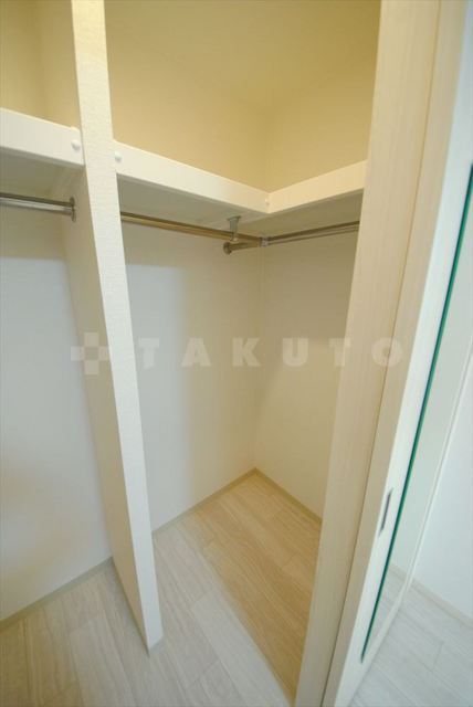 ����12