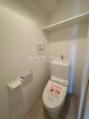 ����4