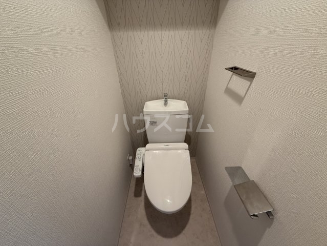 ����4