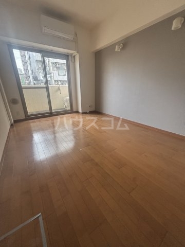 ����22