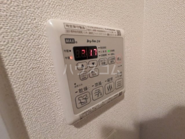 ����16