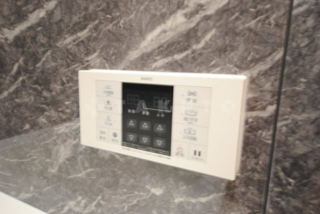 ����12