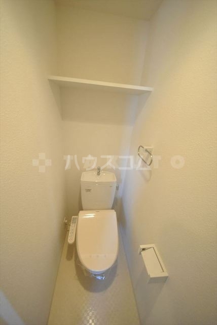 ����4