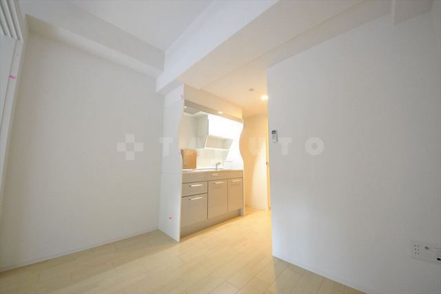 ����20