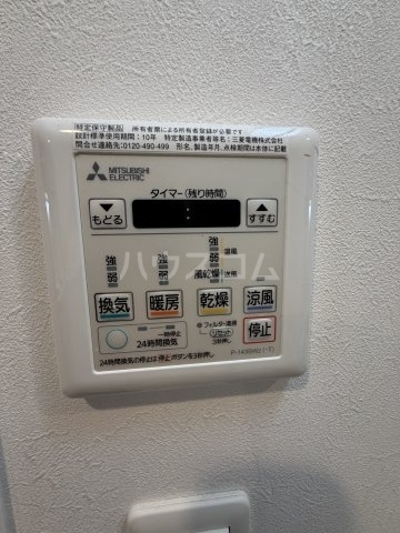 ����15