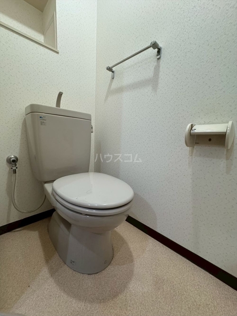 ����15