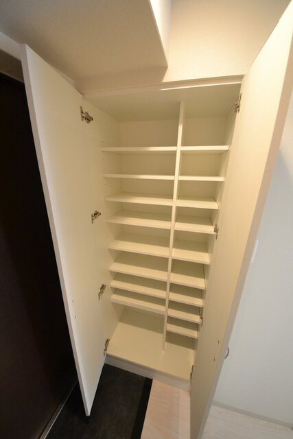 ����13