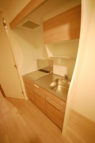 ����4