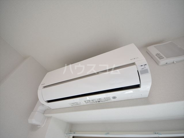 ����9