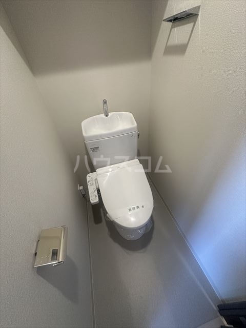 ����4