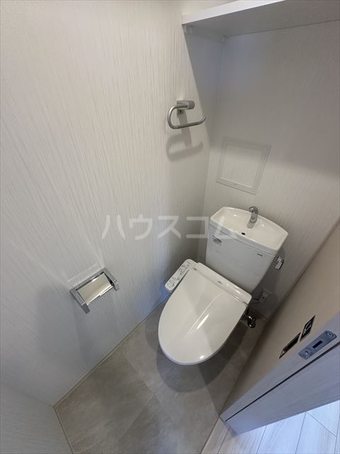 ����4