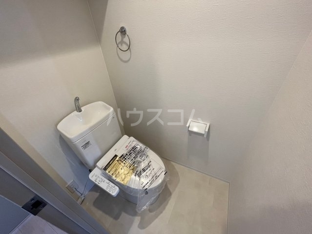 ����4