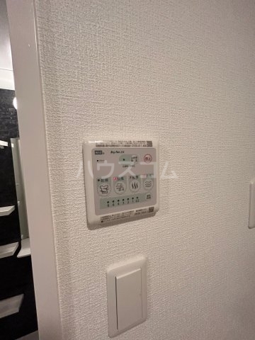 ����12