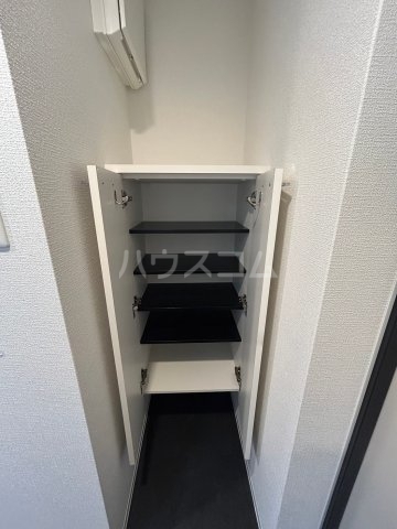 ����15