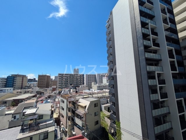 ����12