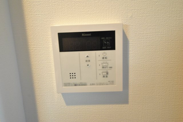 ����15