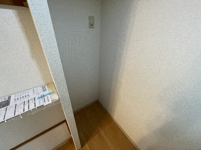 ����17