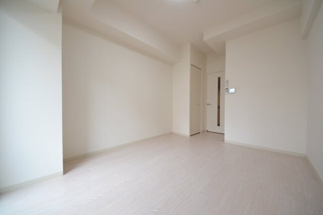 ����9
