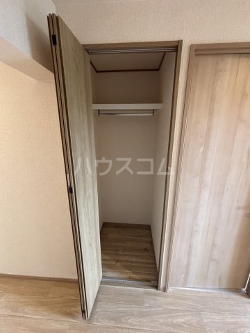����20