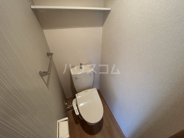 ����4