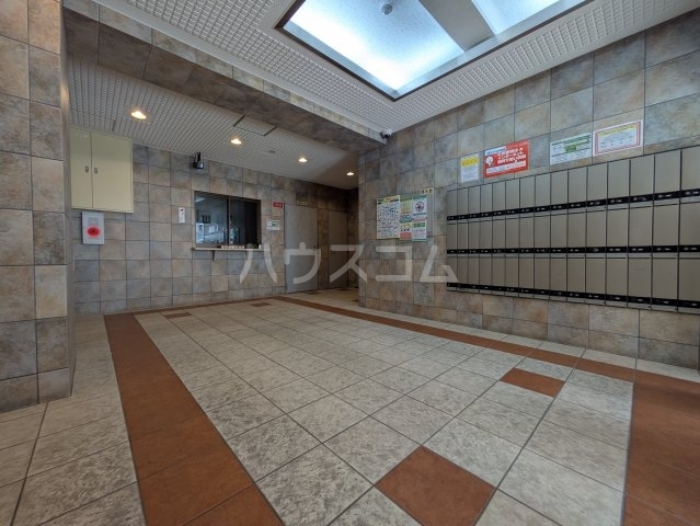 ����12