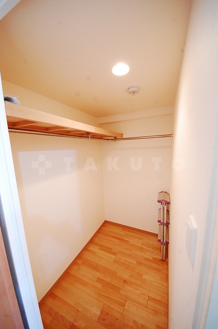 ����9