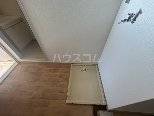 ����15