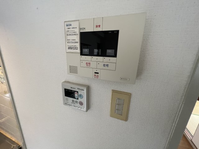 ����17