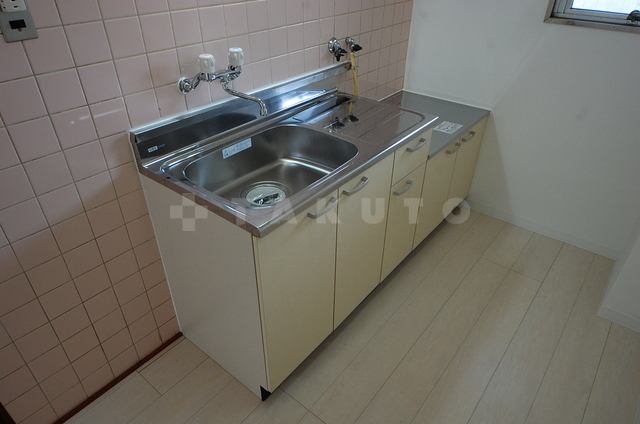 ����20